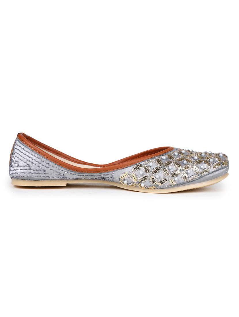 embellished jutis & mojaris - 19117361 - Standard Image - 2