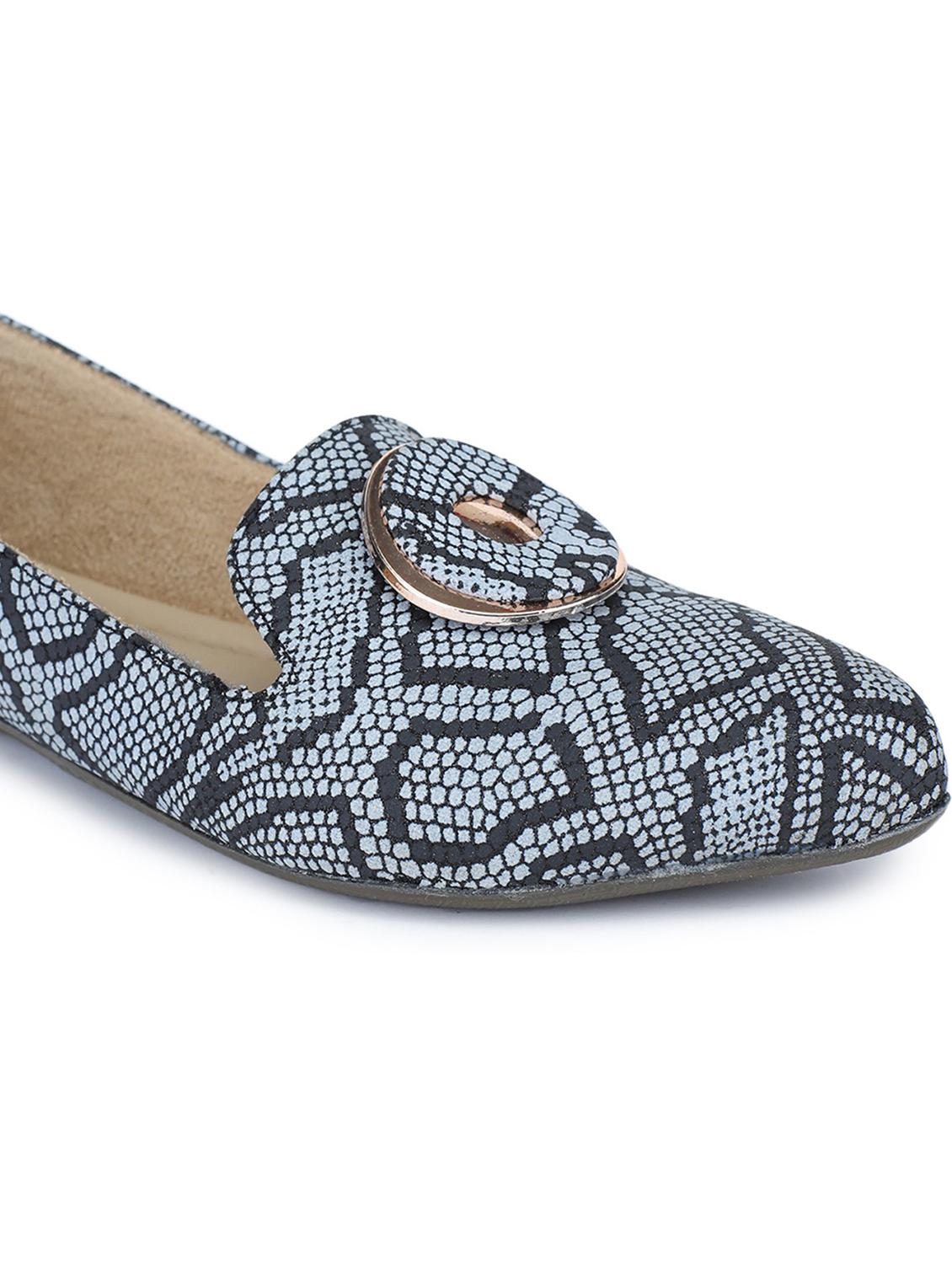grey ballerina - 19129591 - Standard Image - 2