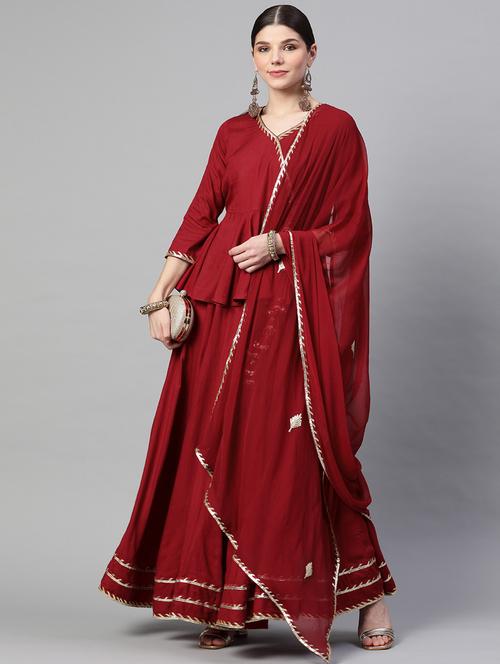 maroon solid flared lehenga - 19145290 -  Standard Image - 0
