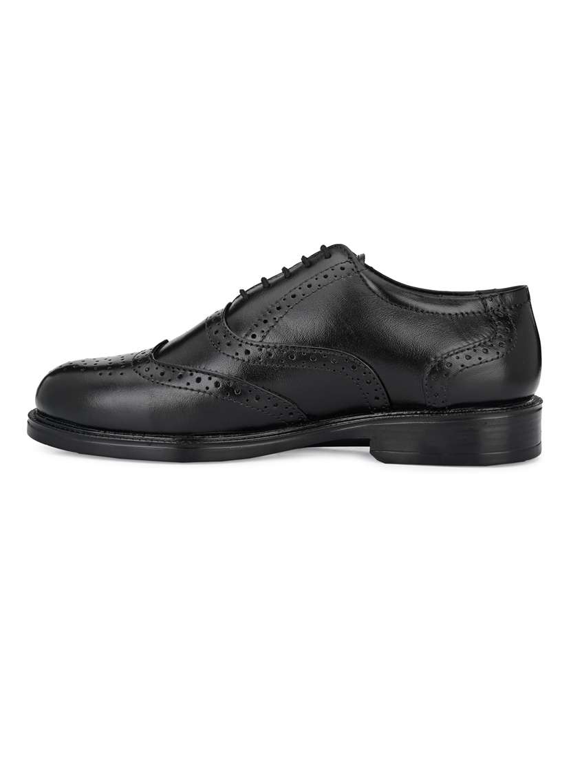 black solid formal shoes - 19191013 -  Standard Image - 2