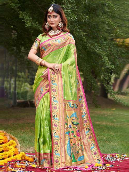 self design woven saree with blouse - 19303913 - Standard Image - 0