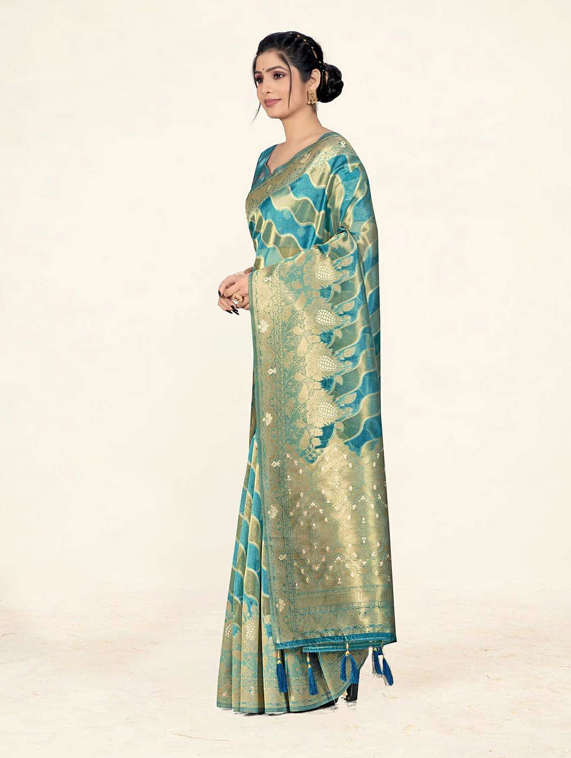 self design woven saree with blouse - 19304701 -  Standard Image - 2