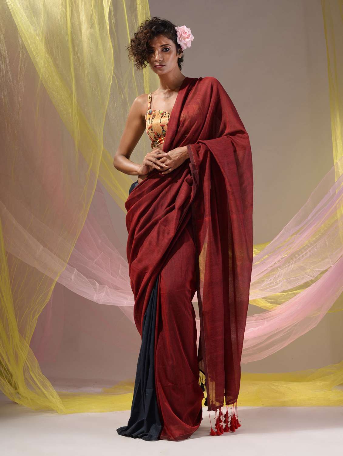 women's solid red colored saree with blouse - 19418077 - Zoom Image - 0