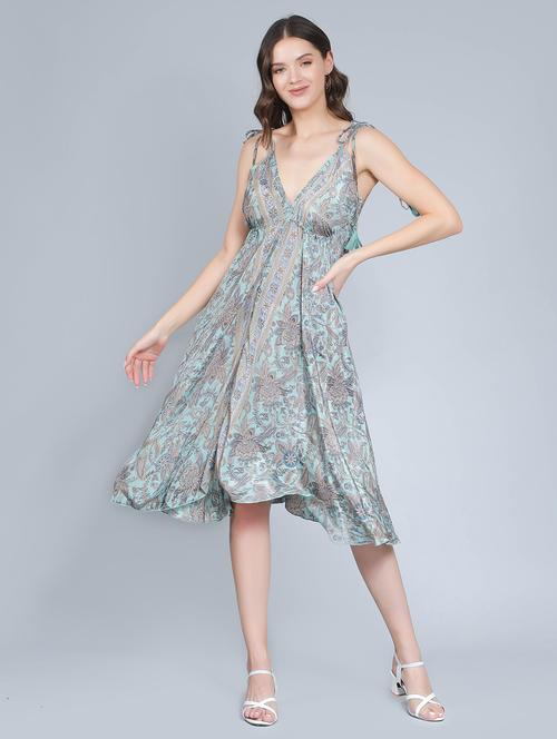 women's  floral dress - 19495513 -  Standard Image - 0