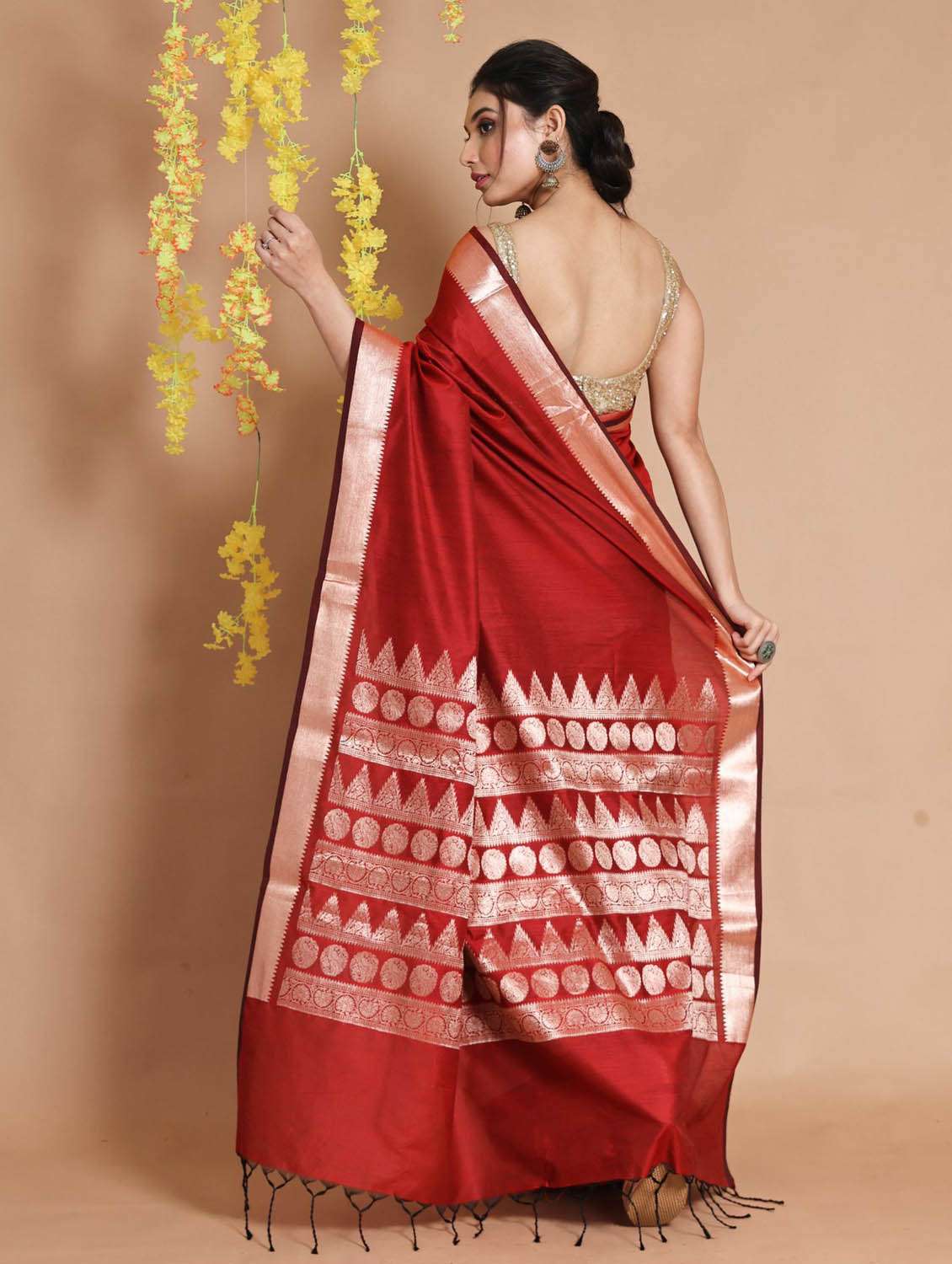 red self design woven saree with blouse - 19498354 -  Standard Image - 2