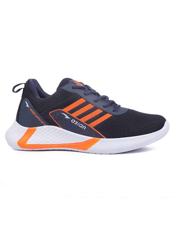 men lace up sports shoes - 19607960 -  Standard Image - 2