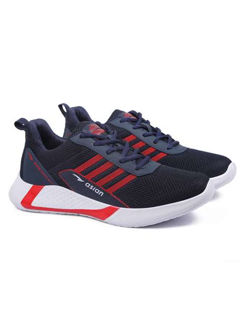 men lace up sports shoes - 19607961 -  Standard Image - 0