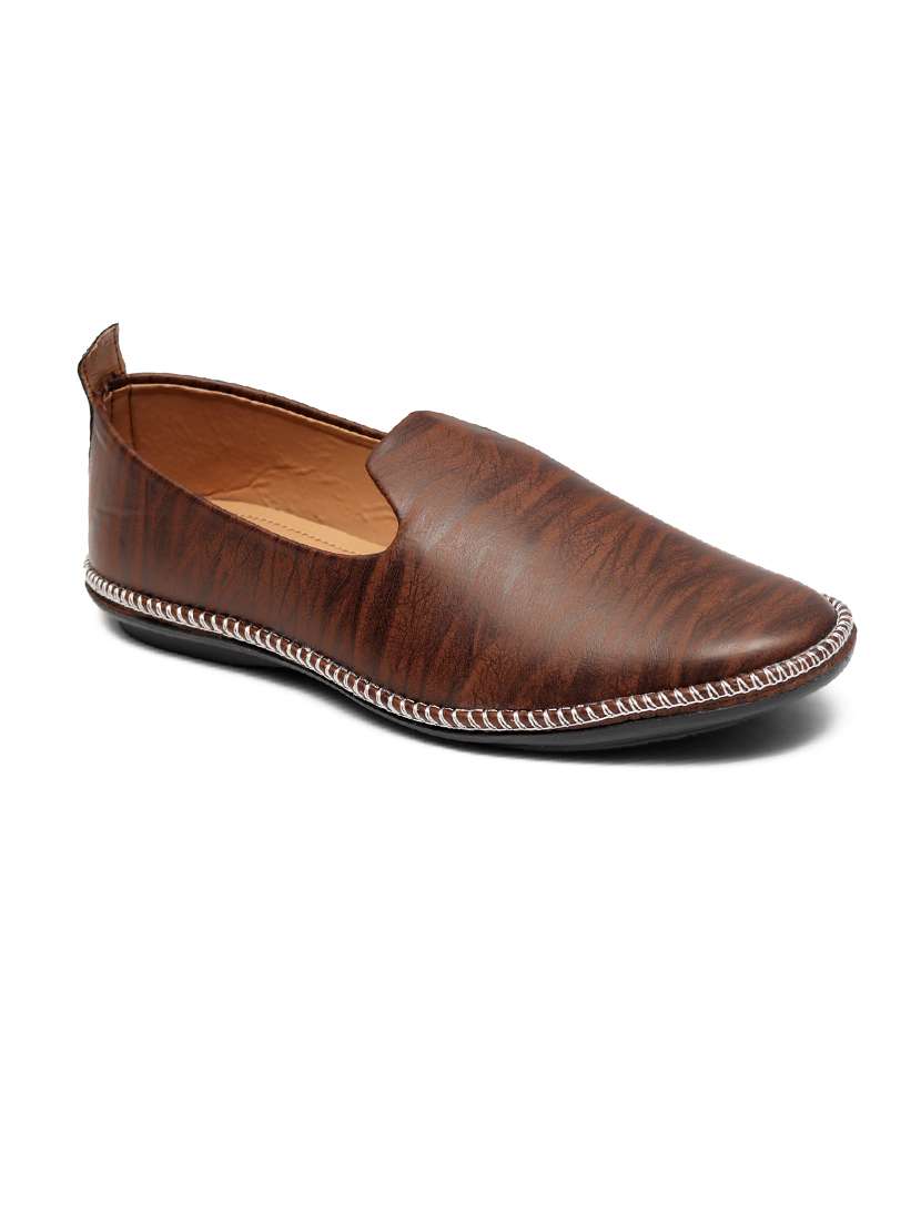 men brown slip on mojari - 19617292 -  Zoom Image - 0