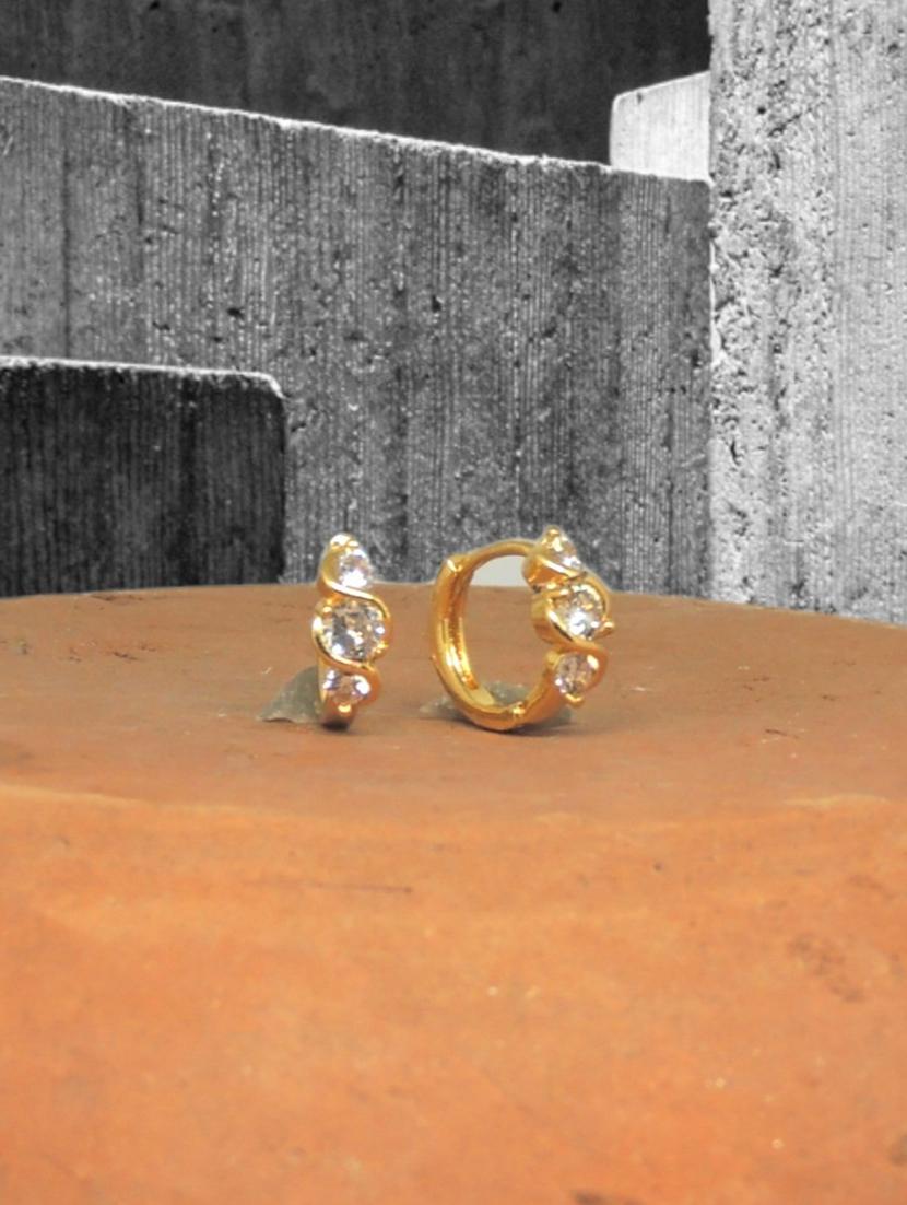 women golden earcuff earrings - 19667197 - Zoom Image - 0