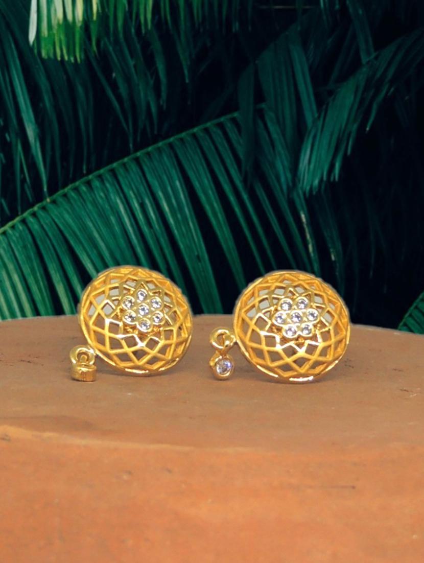 white brass studs earring - 19667205 - Zoom Image - 0