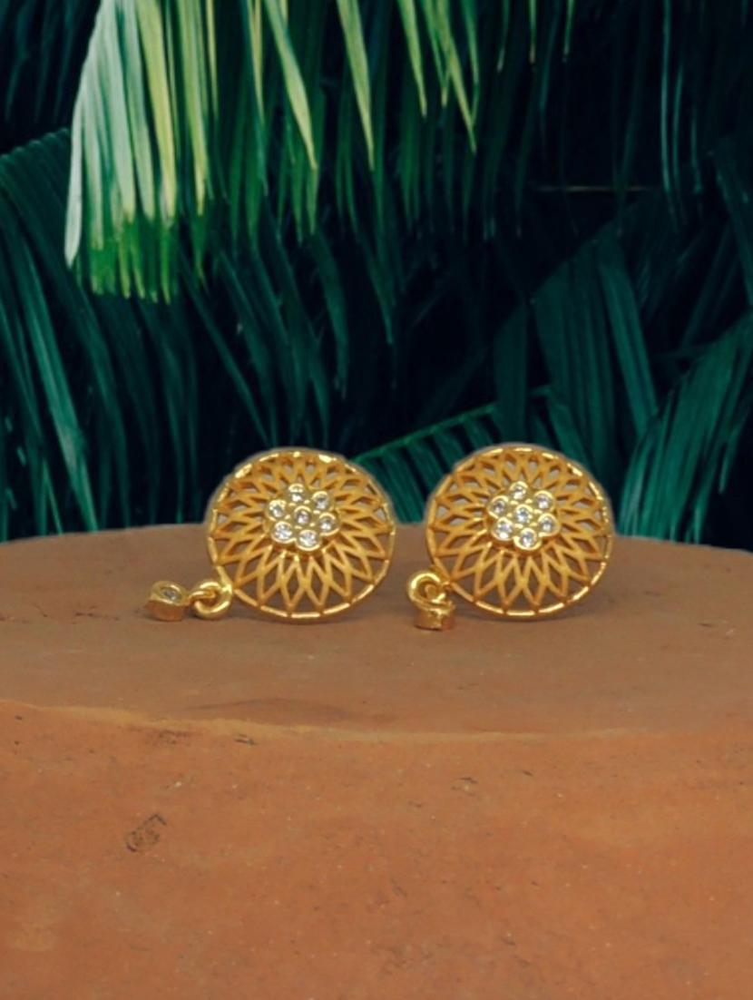 white brass studs earring - 19667215 -  Zoom Image - 0