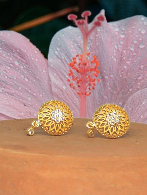 white brass studs earring - 19667217 -  Standard Image - 0