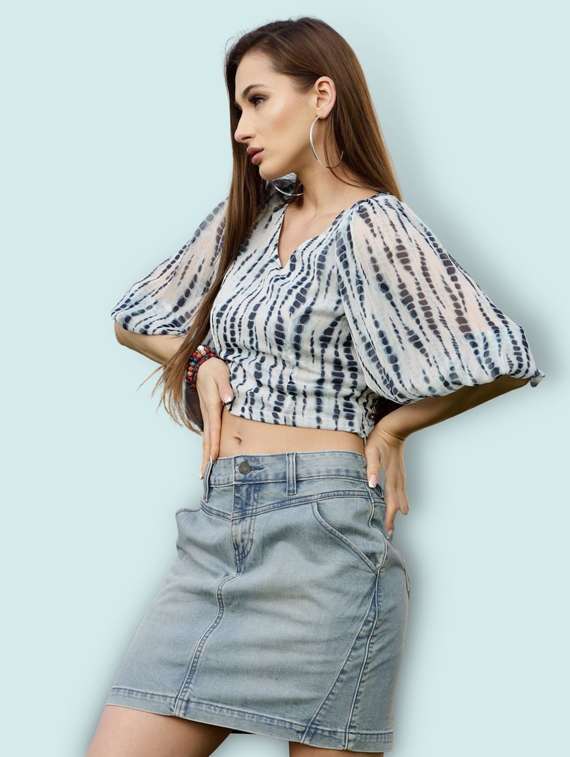 women's crop v neck top