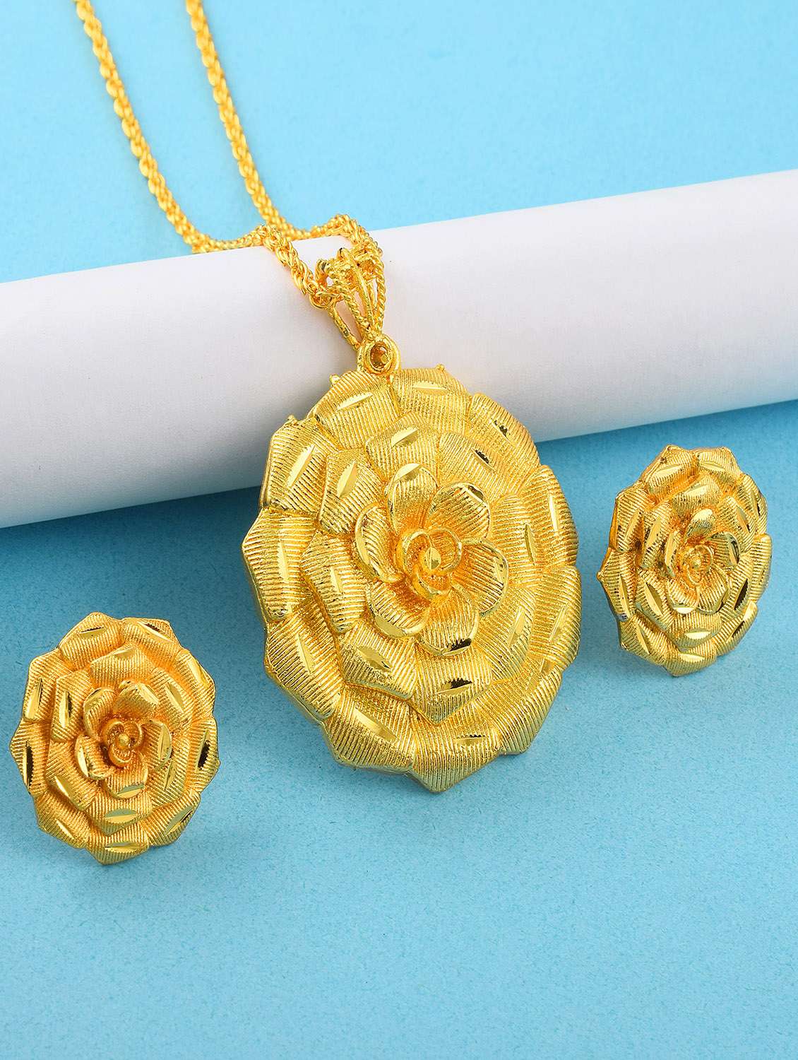 gold plated traditional jewellery pendant set