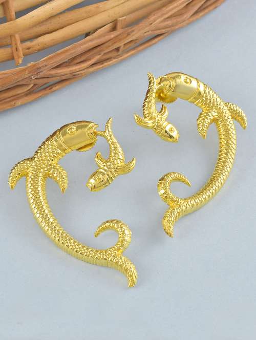  women gold plated earring - 19691422 -  Standard Image - 0