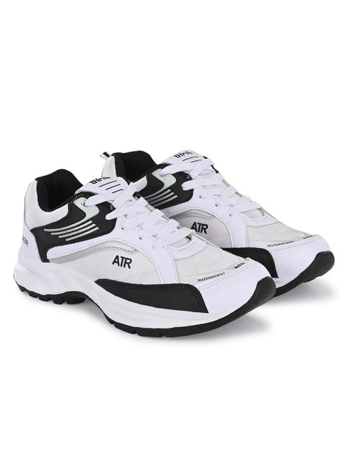 men lace up sports shoes - 19720590 -  Standard Image - 0