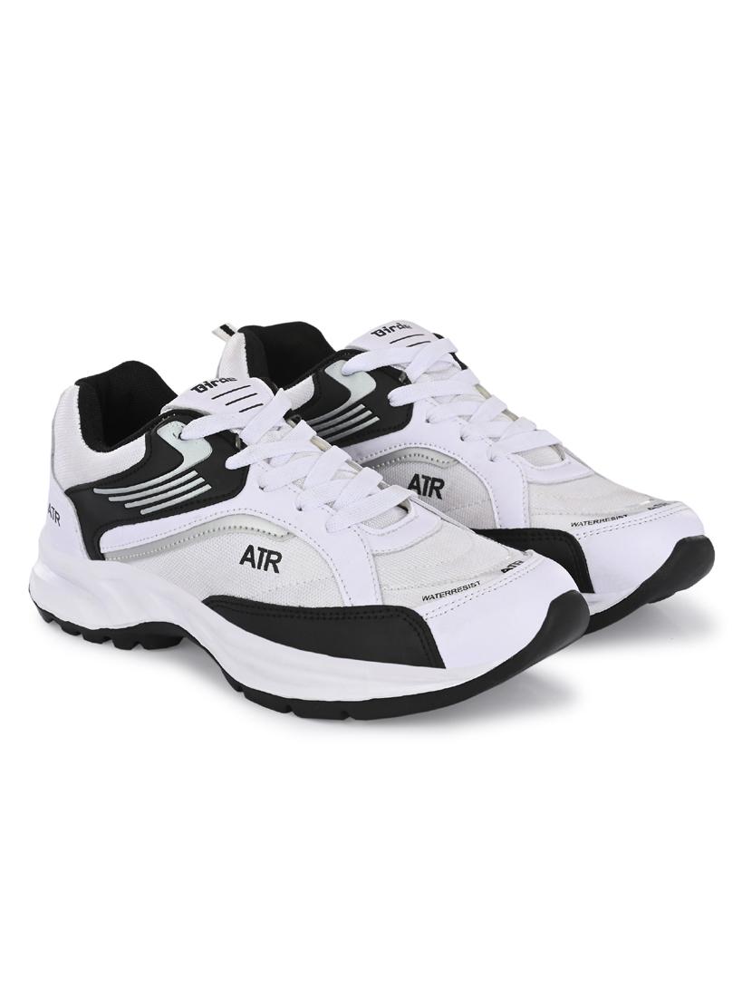 men lace up sports shoes - 19720590 -  Zoom Image - 0