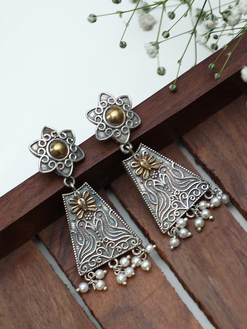 gold brass studs earring - 19740170 - Standard Image - 0