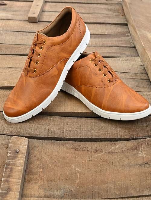 men lace up casual shoes - 19753476 -  Standard Image - 0