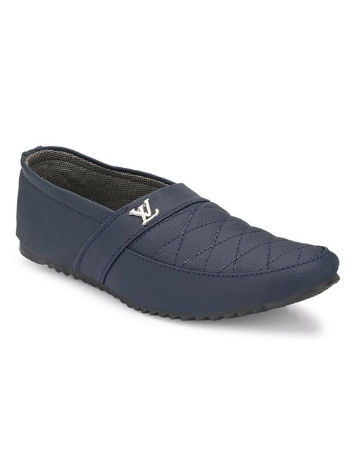 men slip on casual shoes - 19753486 -  Standard Image - 0