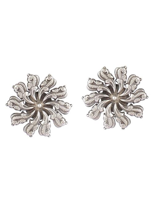 silver studs earring - 19754987 -  Standard Image - 0