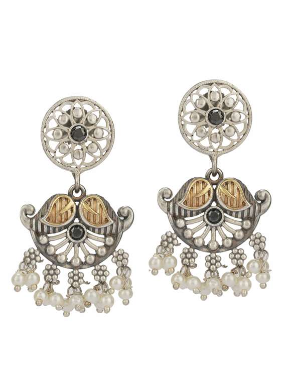 sliver brass oxidised necklaces and earring  - 19755318 -  Standard Image - 2