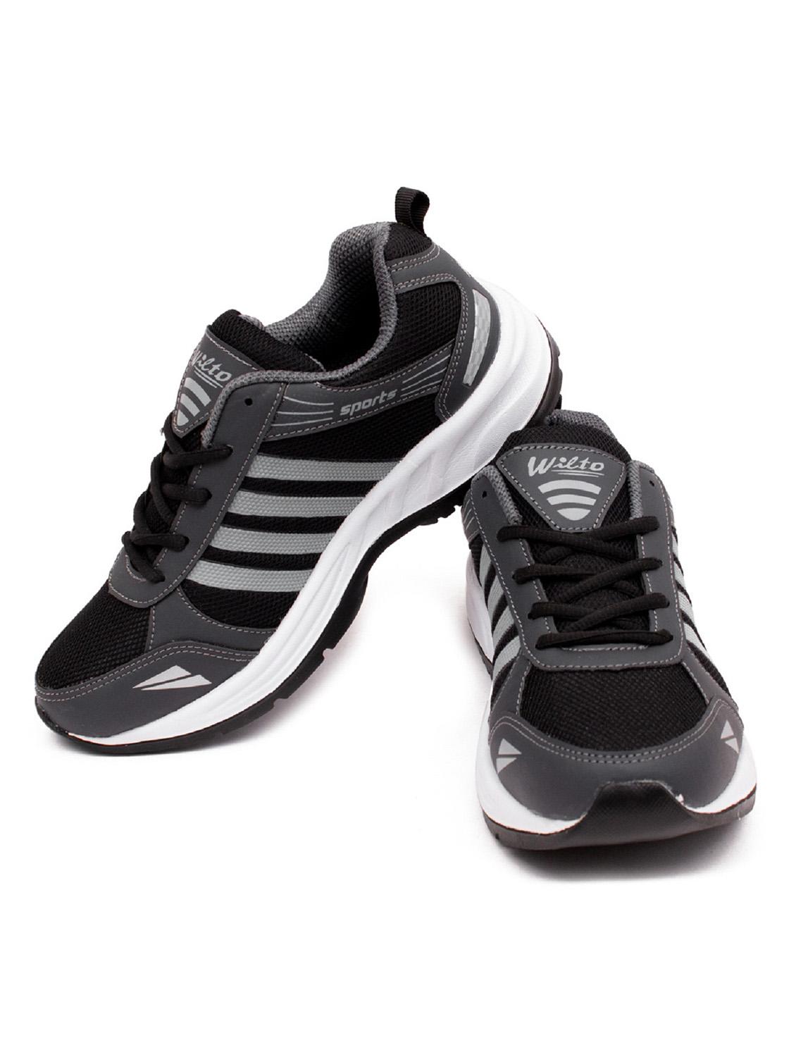 men lace up sport shoes - 19790477 -  Standard Image - 2
