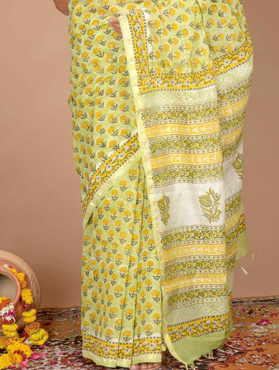 printed saree with blouse - 19797406 - Standard Image - 2