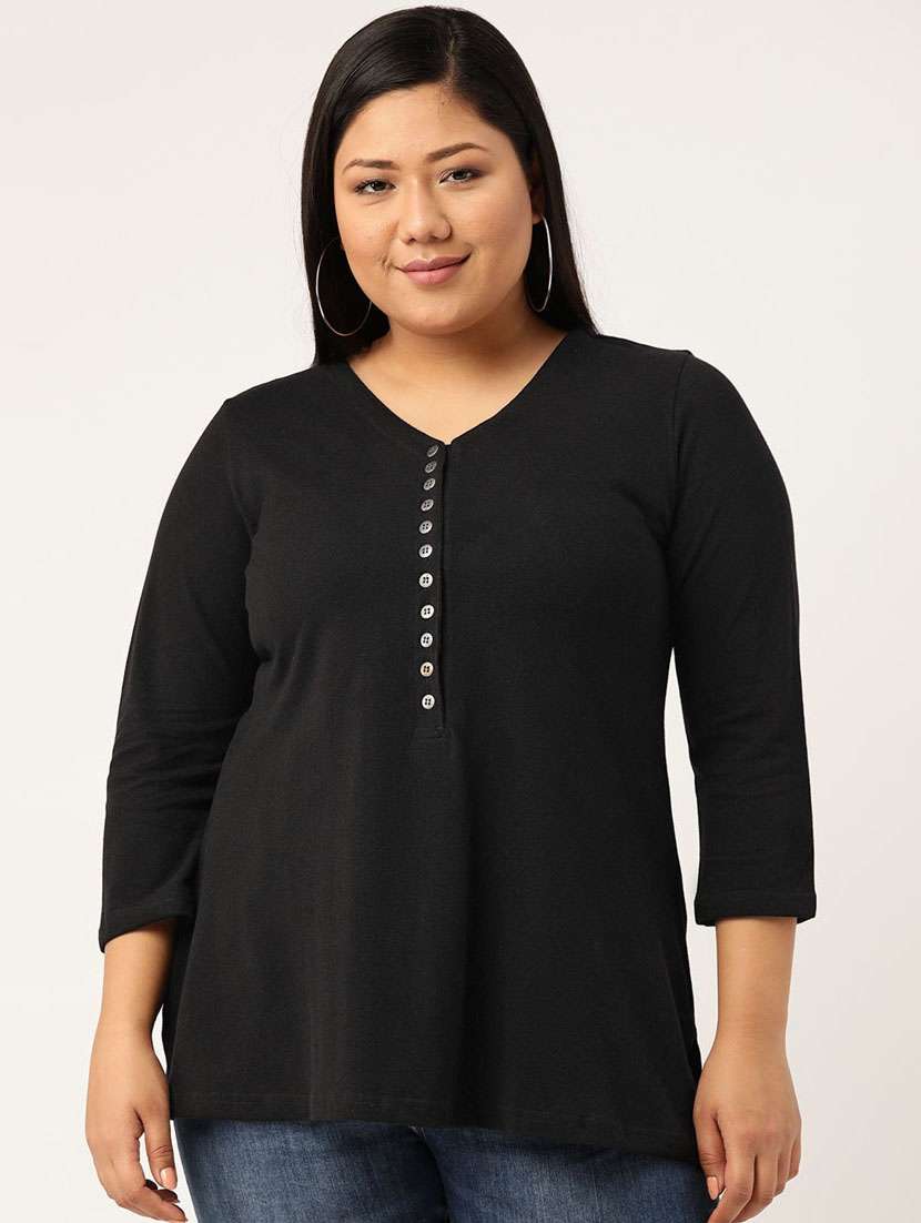 black solid knitted t-shirt with 3/4th sleeves 