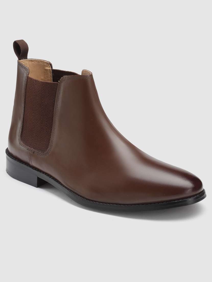ankle-length chelsea boots