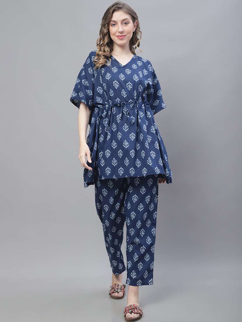 v-neck printed nightwear pyjama set 