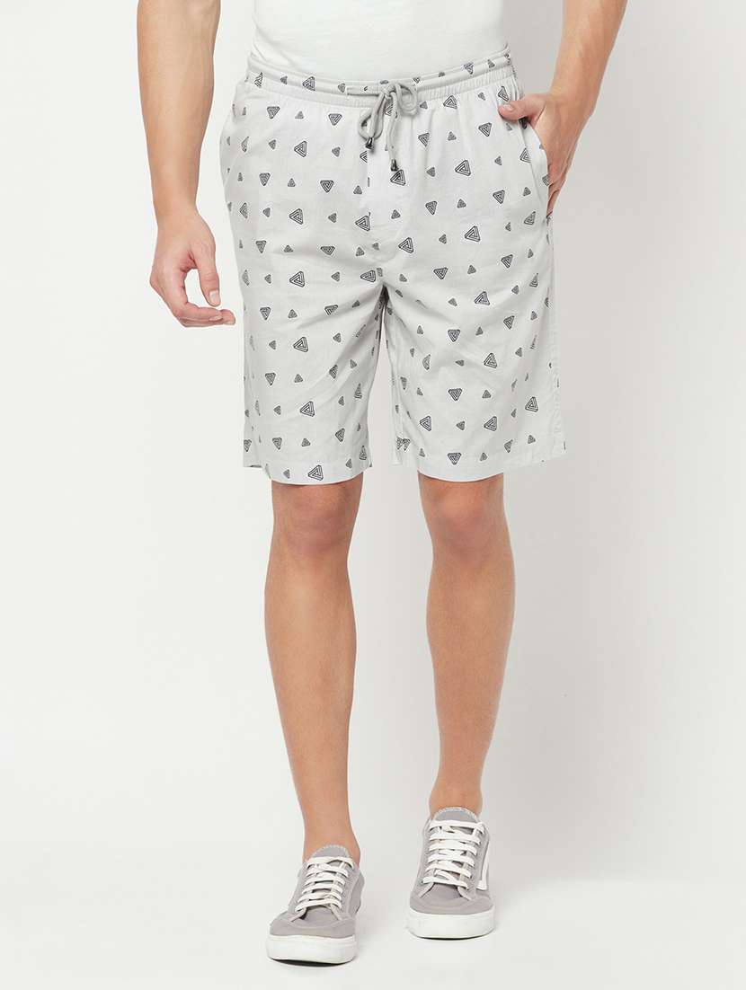 men printed mid rise shorts