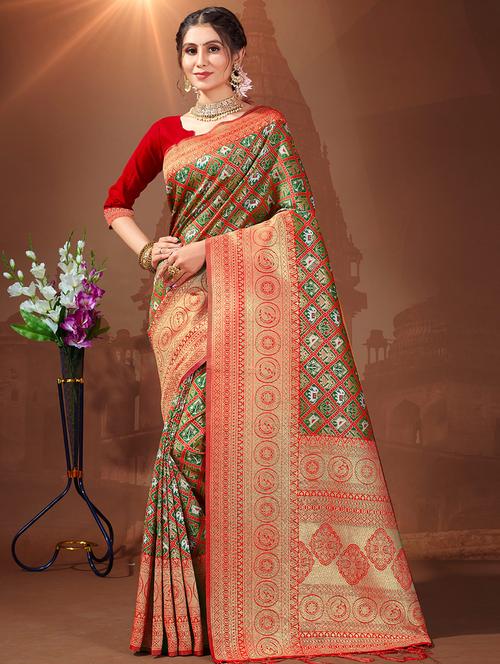 women's self design maroon colored saree with blouse - 19925474 -  Standard Image - 0