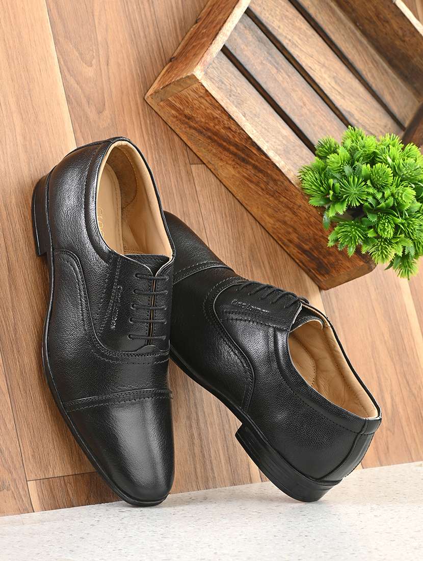 men black lace-up oxford shoes