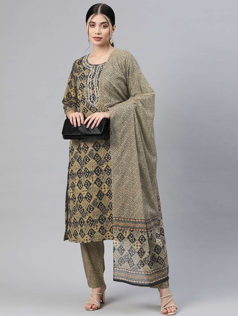women beige kurta pant set with dupatta
