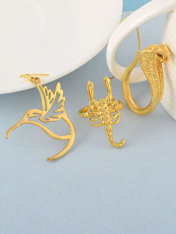 gold plated fashion jewellery set - 19945348 -  Standard Image - 2