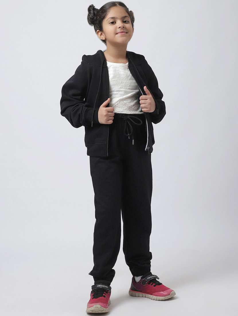 black solid sportswear - 19950908 -  Standard Image - 2