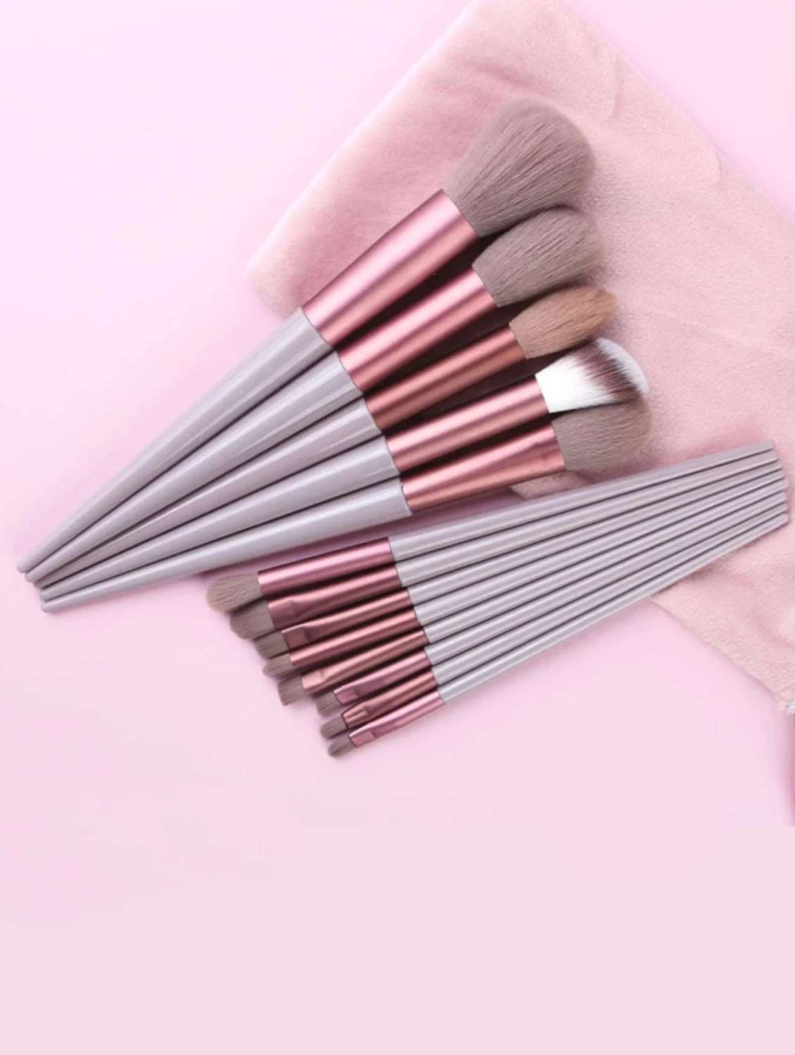 pack of 13 professional makeup brushes with storage pouch(color may vary)