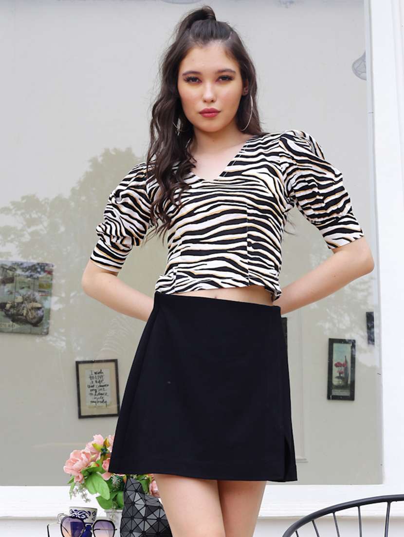 women's printed v neck top