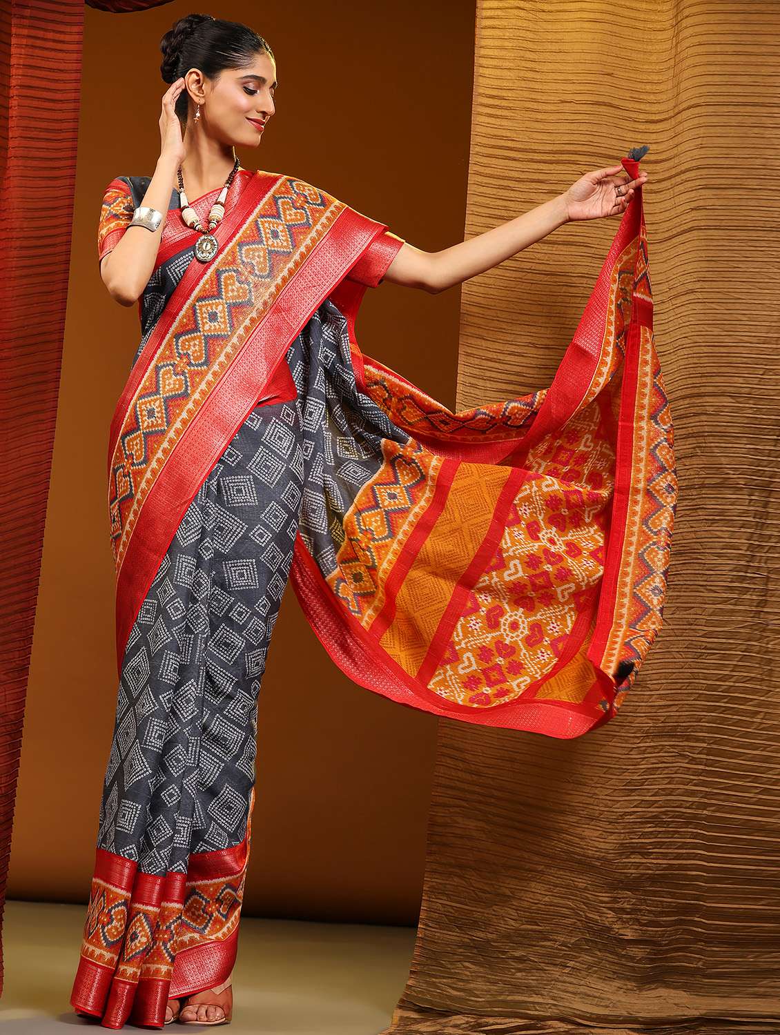 women's self design navy blue colored saree with blouse - 20007405 -  Zoom Image - 0