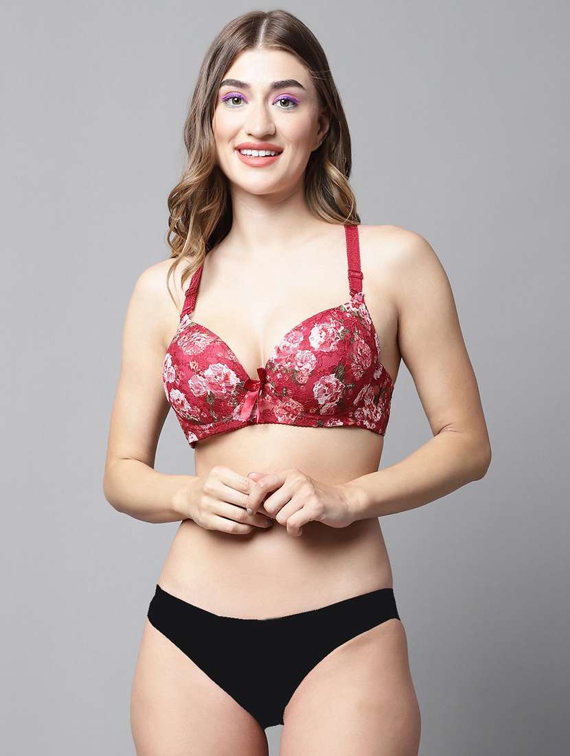 red lace bra and panty set