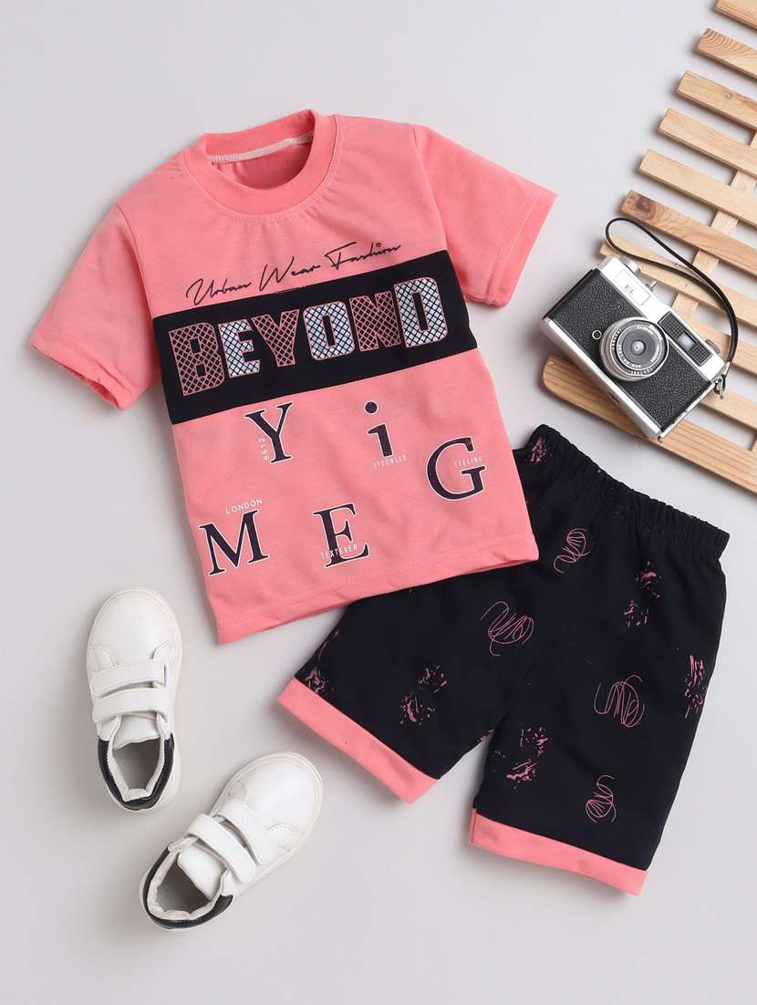 boys round neck printed shorts set