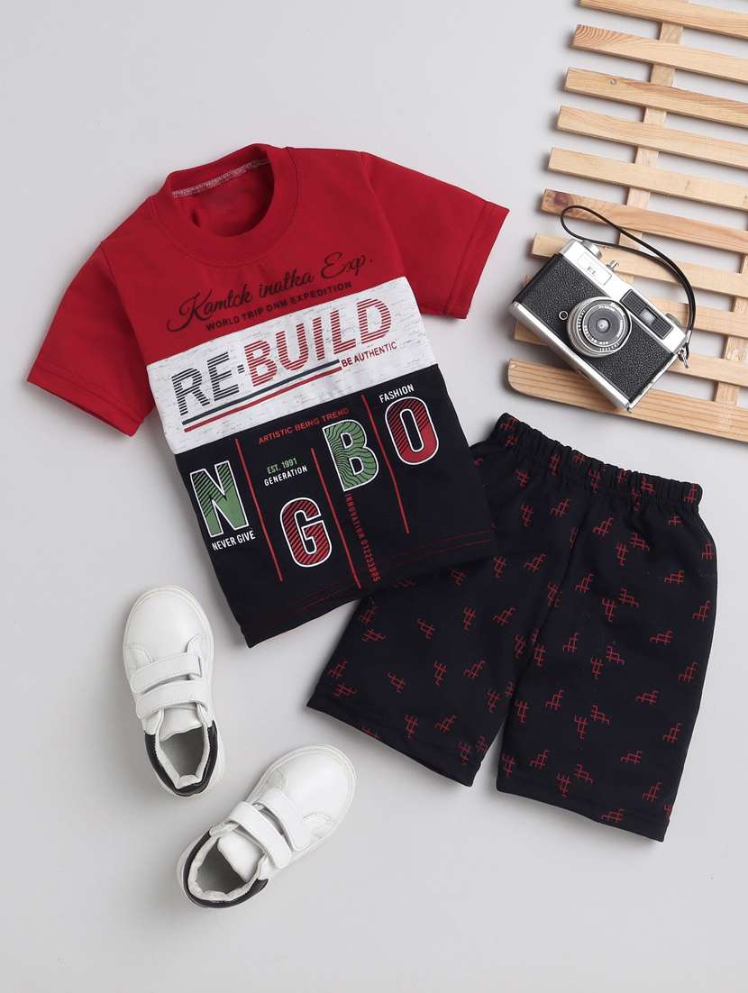 boys round neck printed shorts set