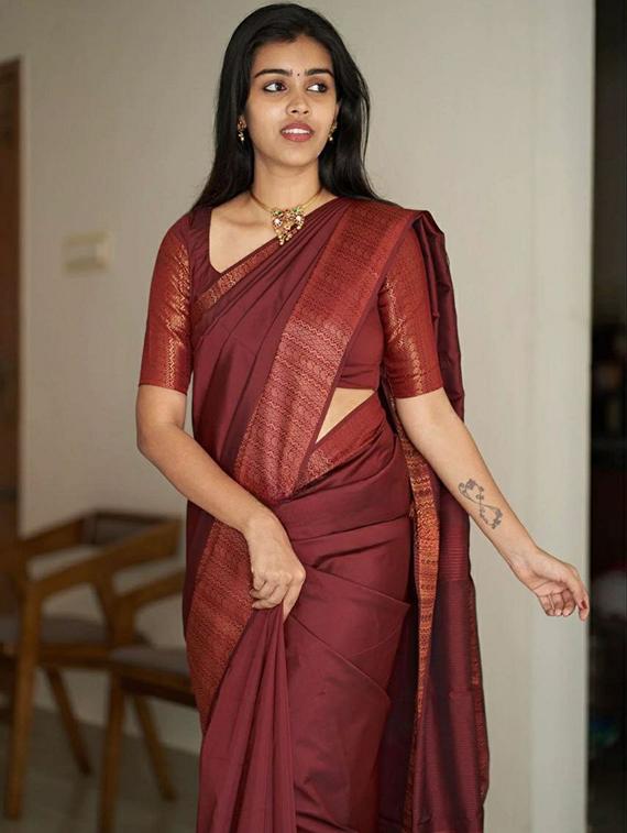brown banarasi saree with blouse - 20068134 - Standard Image - 2