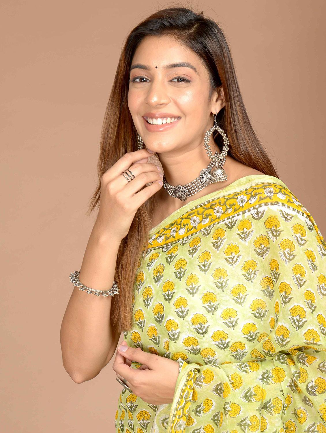 printed saree with blouse piece - 20078294 - Standard Image - 2