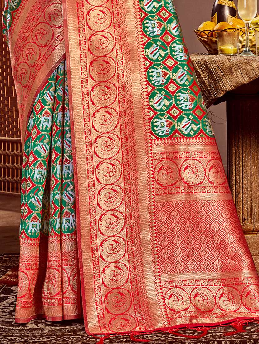 green silk kanjivaram saree with blouse - 20122089 -  Standard Image - 2