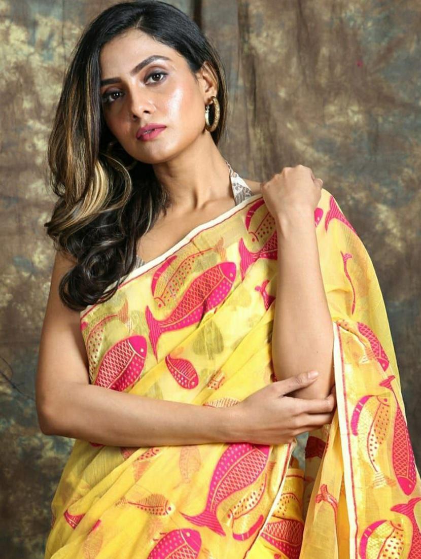 yellow printed saree with blouse - 20125354 - Standard Image - 2