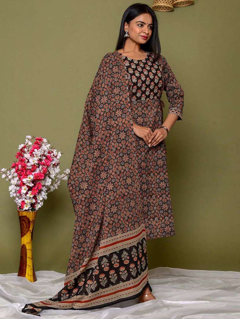 black printed three quarter sleeve suit set - 20133270 -  Standard Image - 2