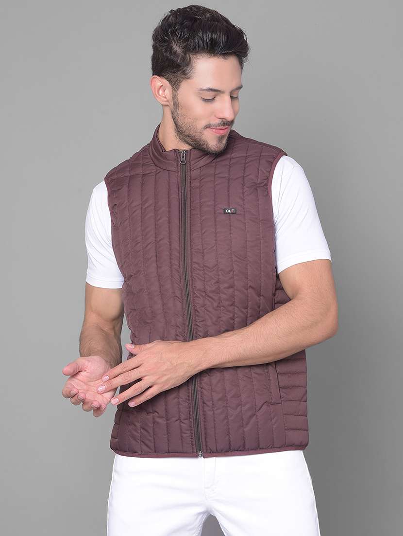 men solid sleeveless quilted jacket