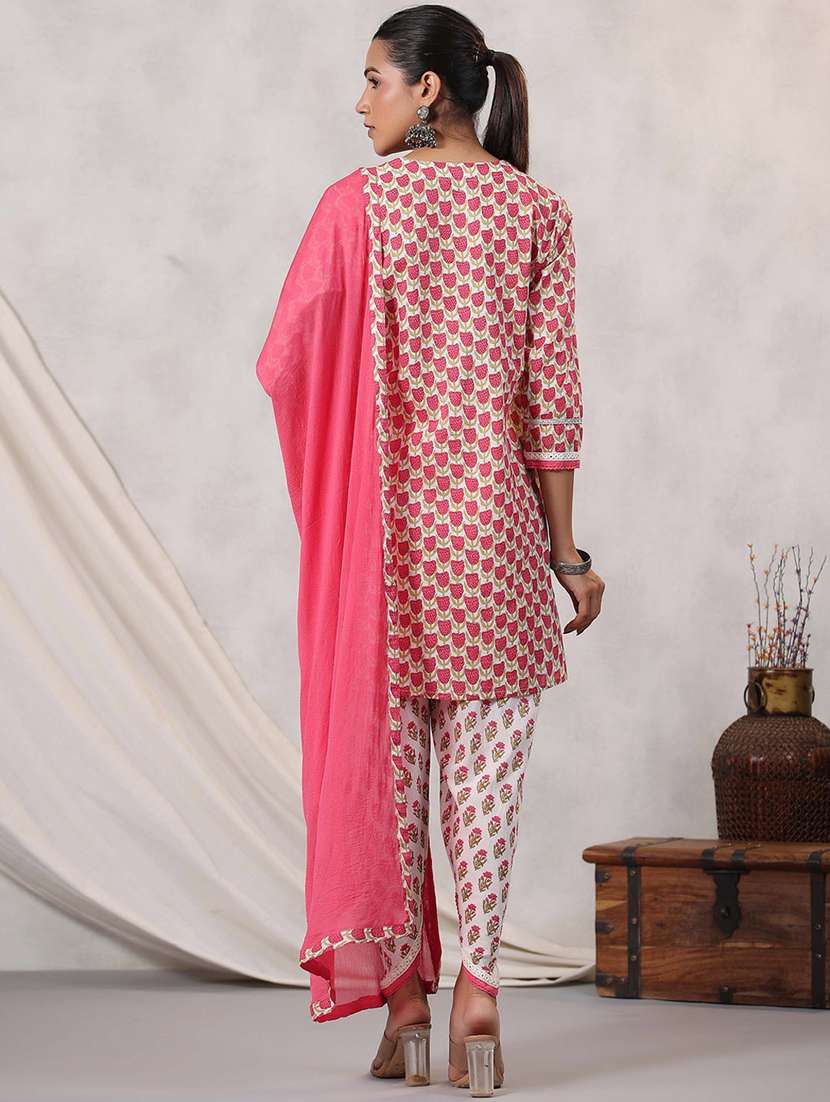Women Pink Dhoti Kurta Set With Dupatta